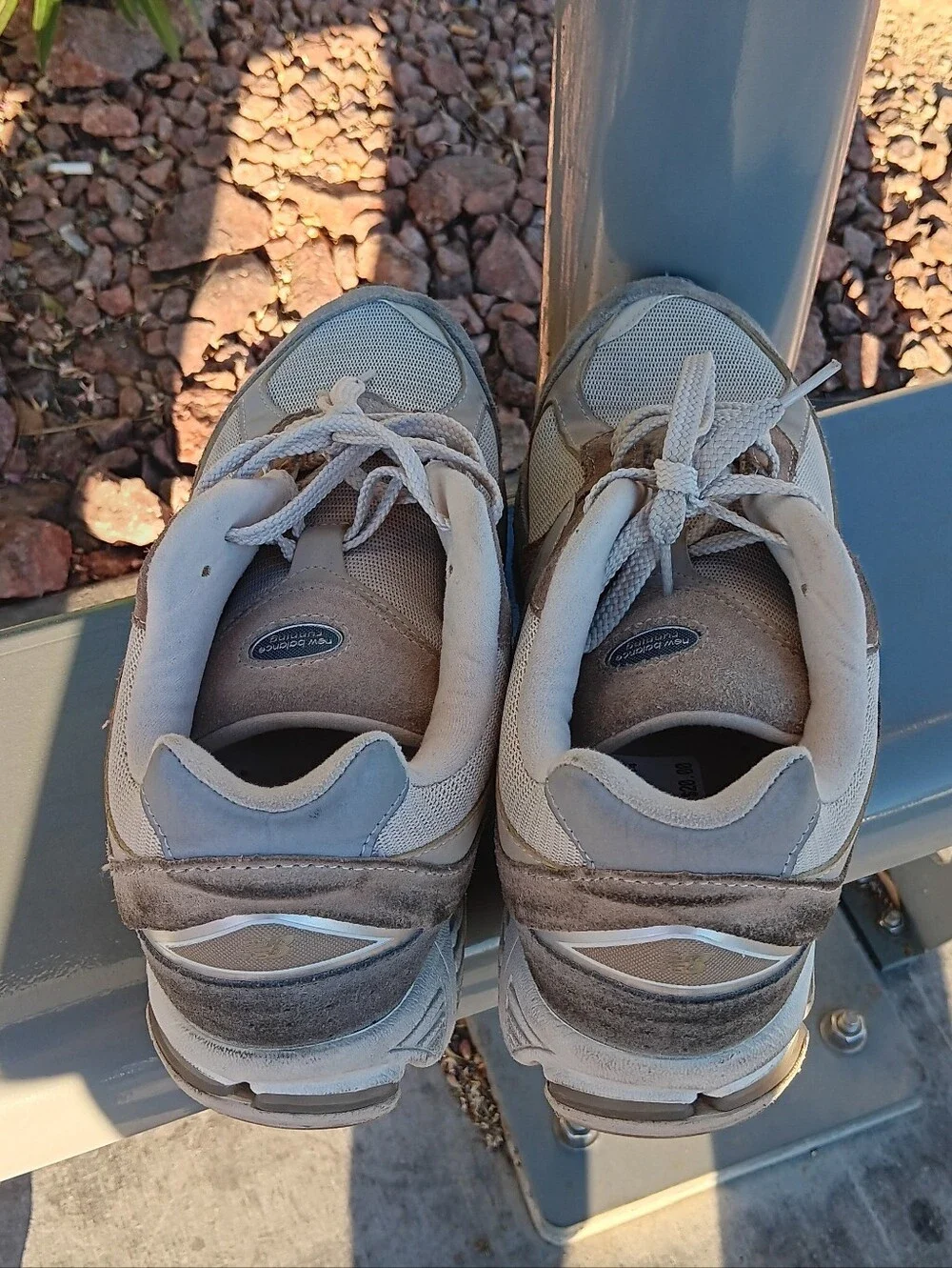 NEW BALANCE 2002R 